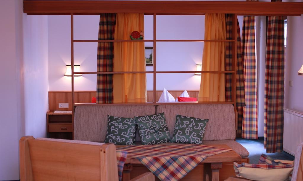 Ferienwohnungen Fiala-Koefer Pörtschach am Wörthersee Pokoj fotografie